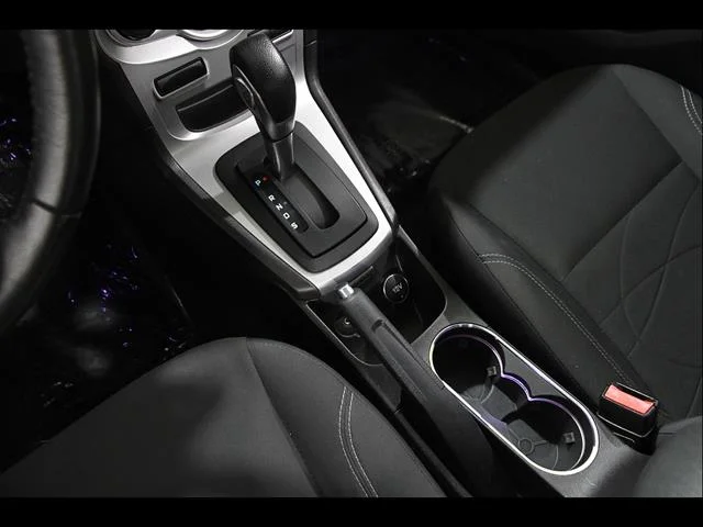 2015 Ford Fiesta SE - Photo 11