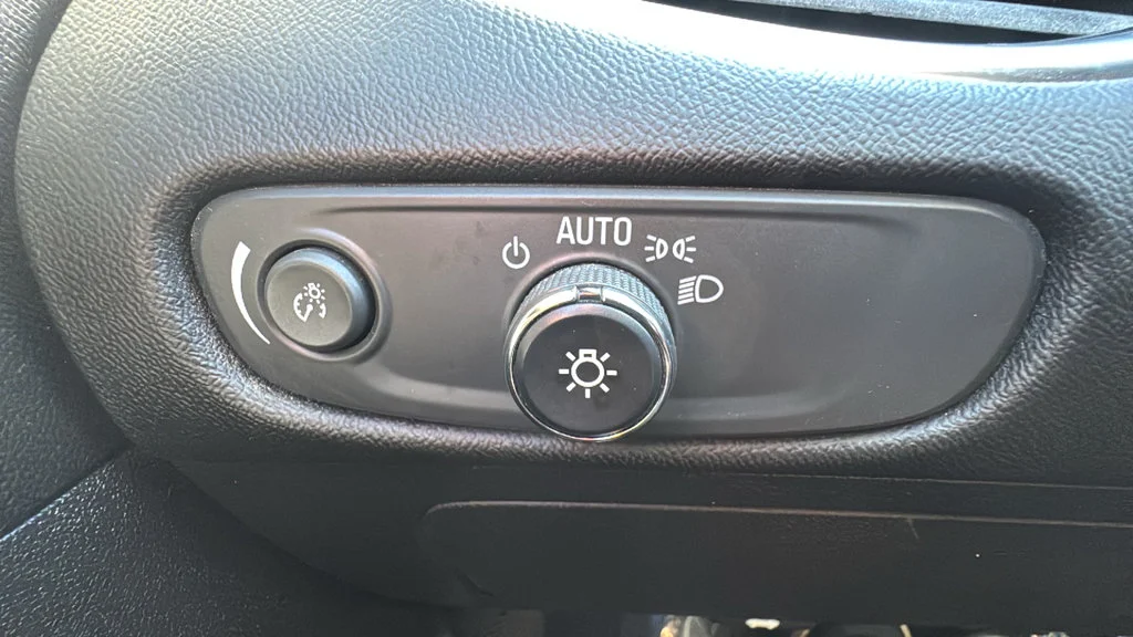 Used 2017 Gray Chevrolet LT image 33