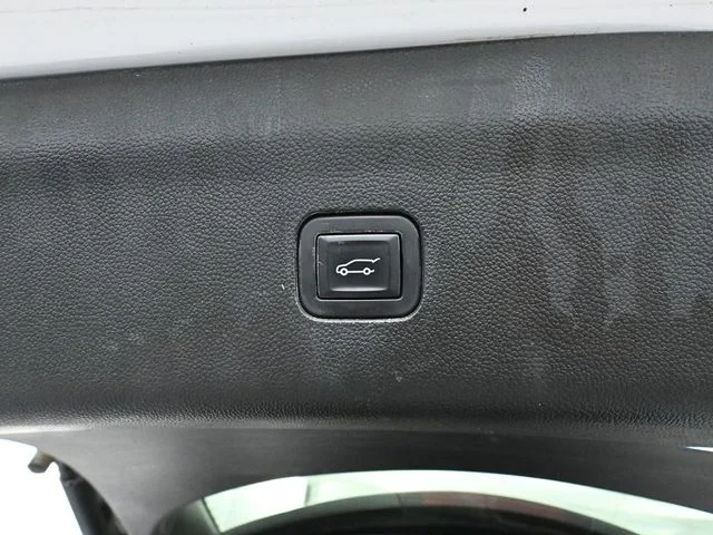 Used 2019 White Buick Essence image 39