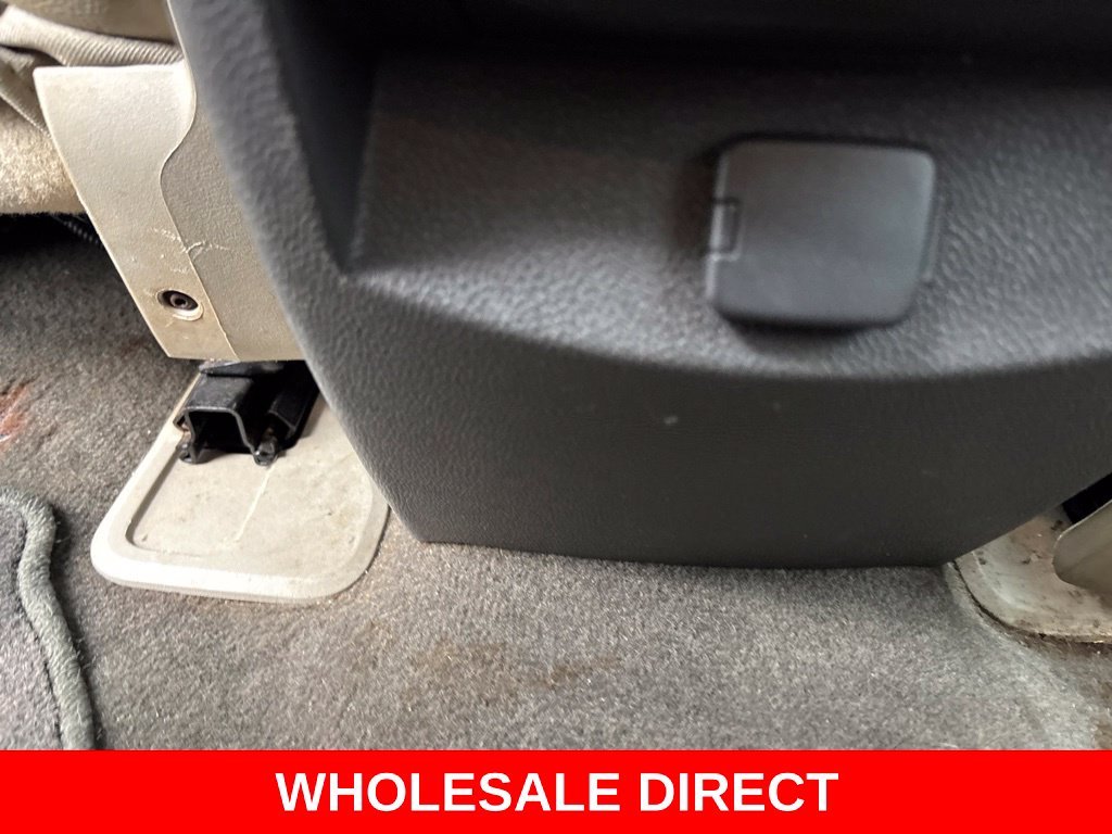 Used 2013 White Platinum Clearcoat Metallic Ford SEL image 27