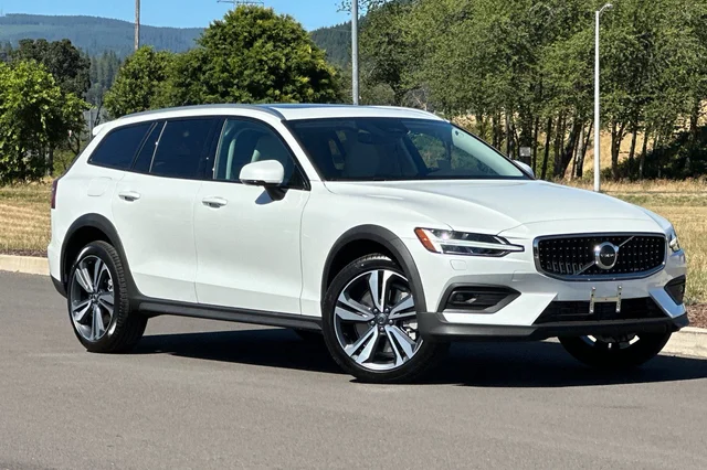2026 Volvo V60 Cross Country Plus