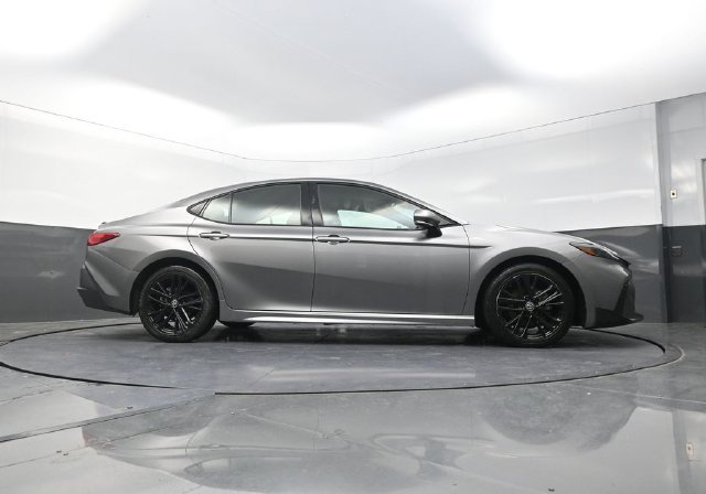 Used 2025  Toyota SE image 38