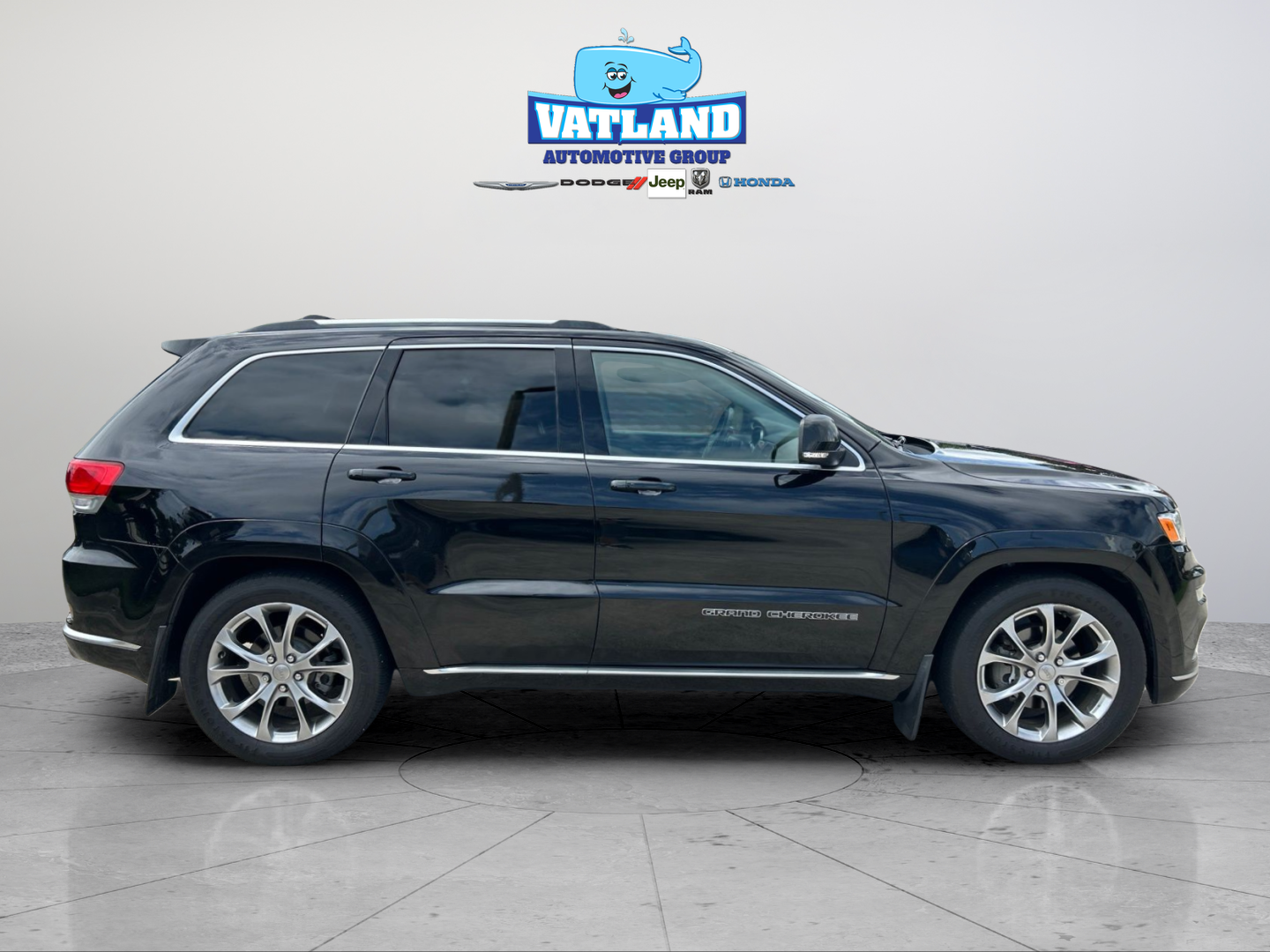 Used 2019 Black Jeep Summit image 6