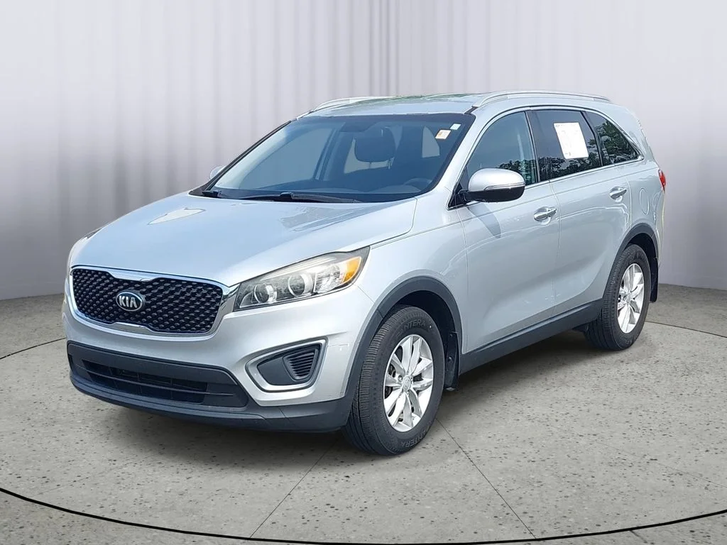 Used 2016 Silver Kia LX image 7