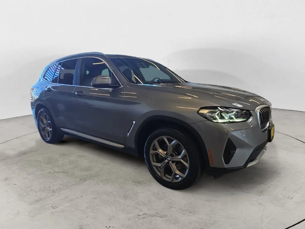 Used 2023 Gray BMW xDrive30i image 5