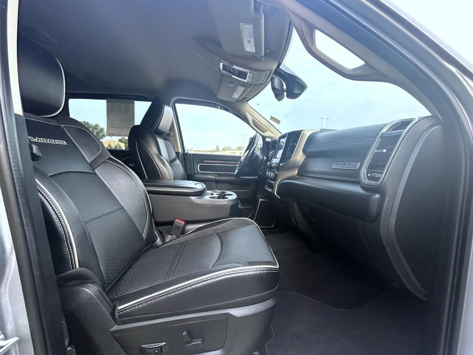 Used 2022 Silver Ram Laramie image 15