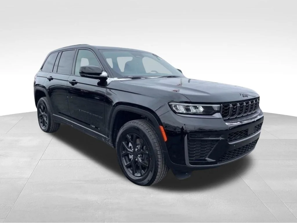 New 2026 Diamond Black Crystal Pearl-Coat Exterior Paint Jeep Altitude image 7