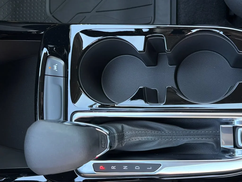 New 2026 Mosaic Black Metallic Chevrolet ACTIV image 27