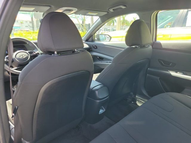 2025 Hyundai Elantra SEL - Photo 7