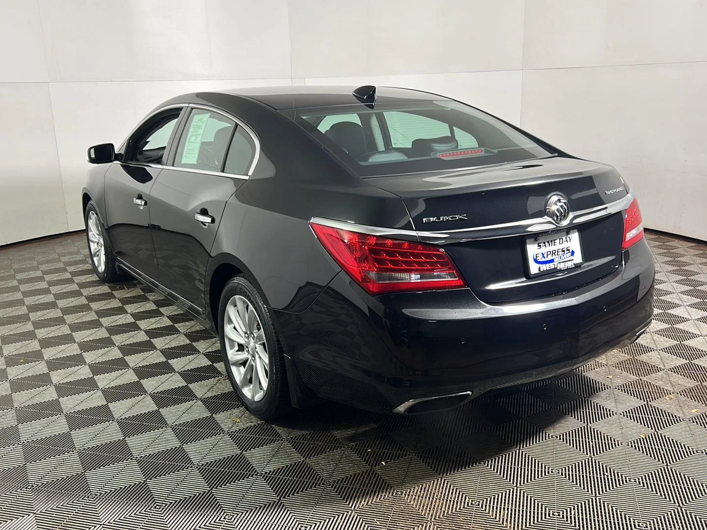 Used 2015 CARBON BLACK METALLIC Buick Leather image 21