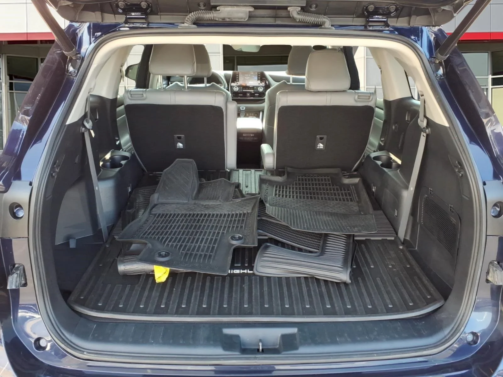 Certified Used 2022  Toyota XLE image 19
