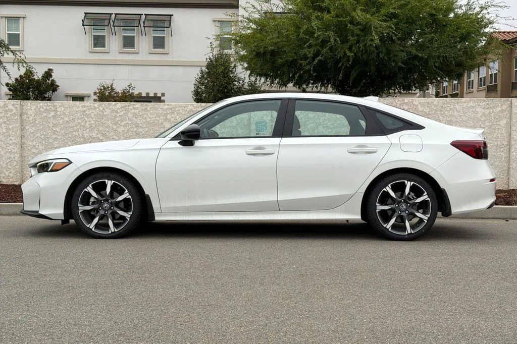 Used 2025 Platinum White Pearl Honda Sport Touring image 7
