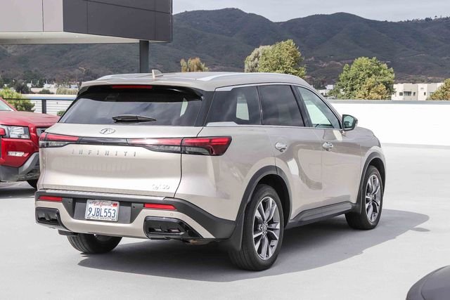 Used 2023 Silver INFINITI LUXE image 6