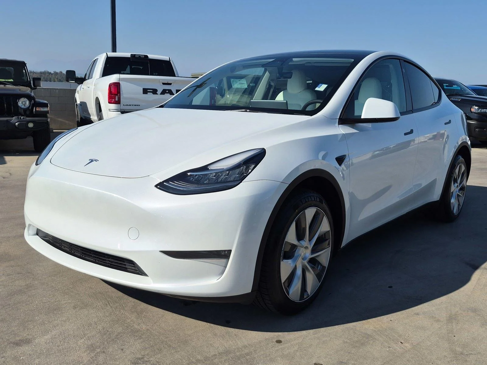 Used 2023  TESLA  image 3