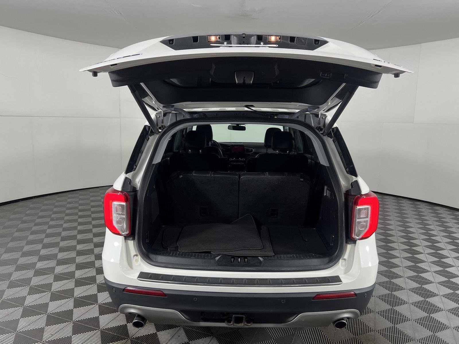 Used 2022 White Metallic Ford Limited image 45