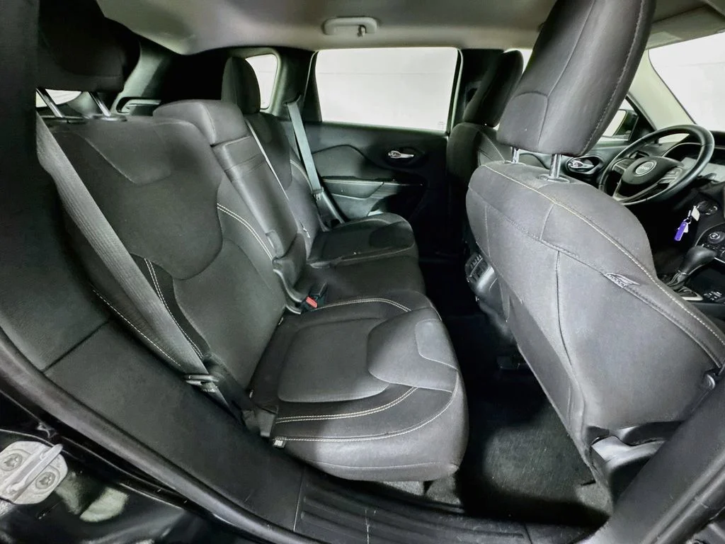 Used 2016 Black Jeep Latitude image 32