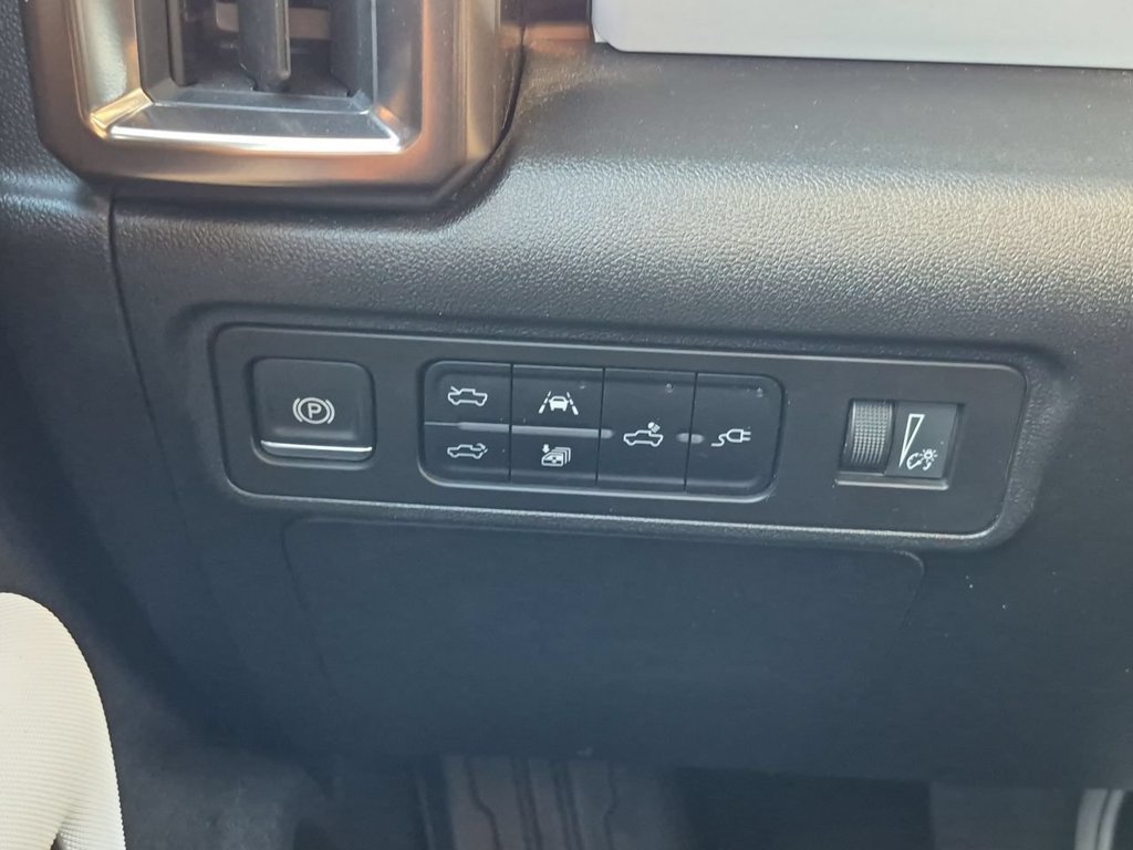 Used 2025 Void Black GMC 2X image 18