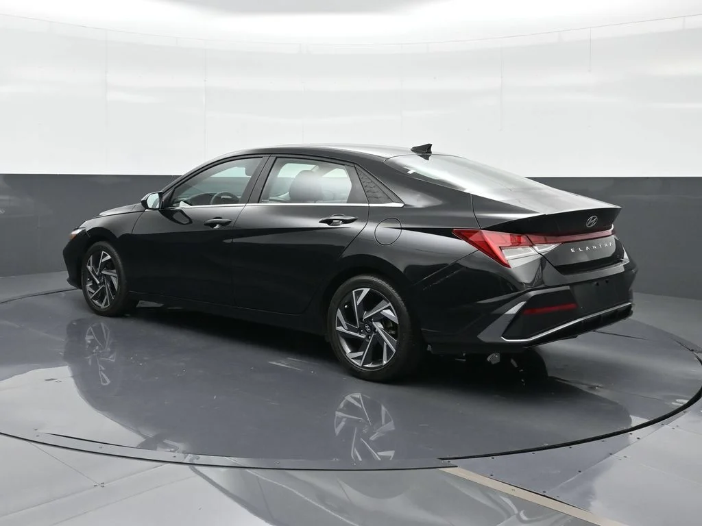 Certified Used 2024 Black Hyundai SEL image 3