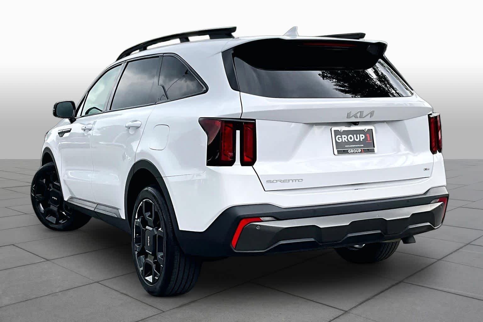 Used 2024 Glacial White Pearl Kia X-Line EX image 18