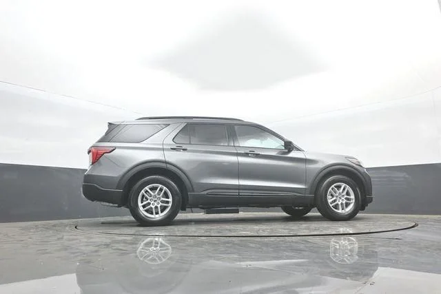 New 2026 Carbonized Gray Metallic Ford Active image 35