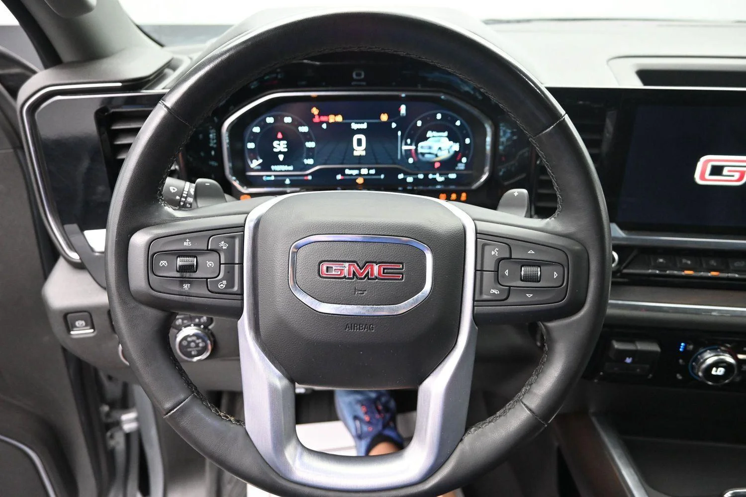 Used 2023 SILVER                    GMC  image 28