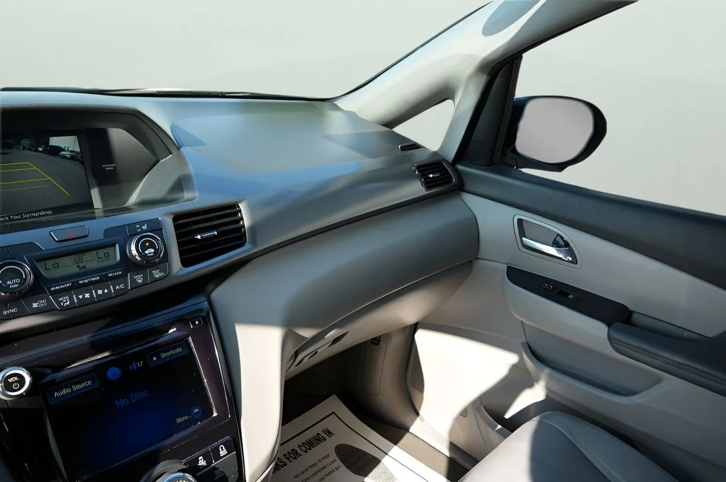 Used 2016 Silver Honda EX-L image 29