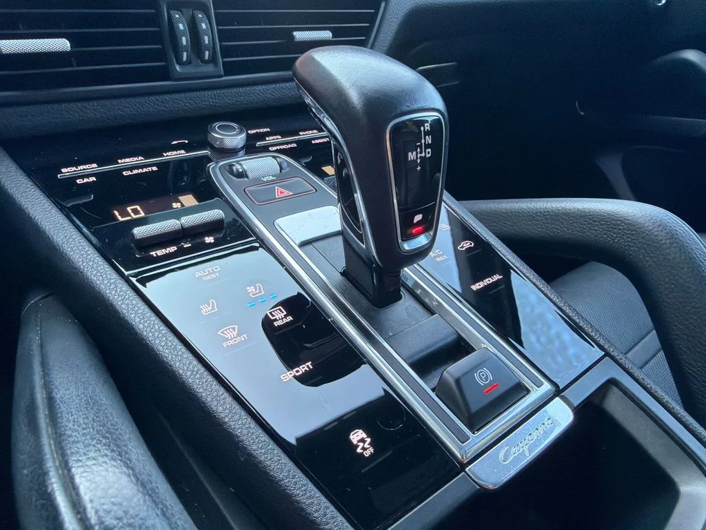 Used 2020  Porsche Base image 32