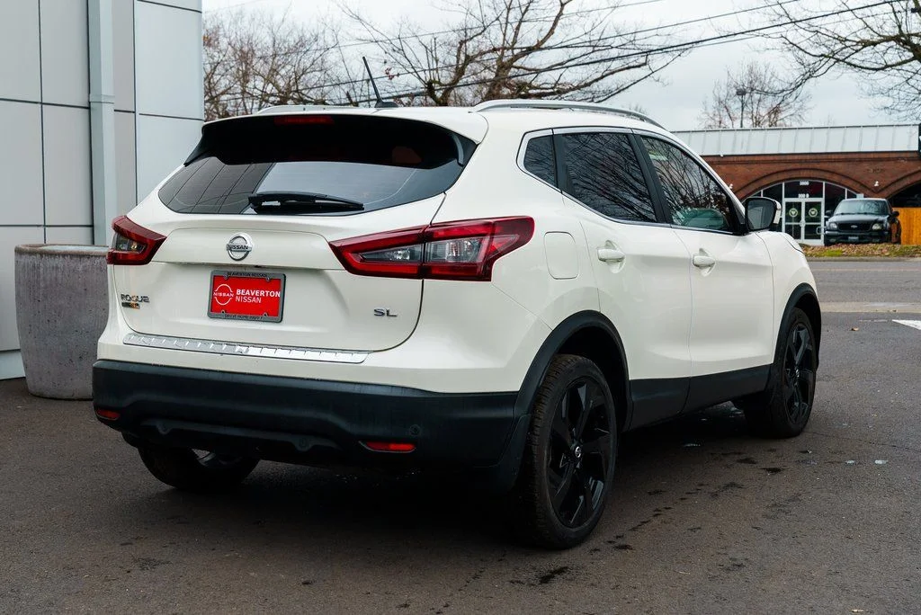 Used 2020 White Nissan SL image 6