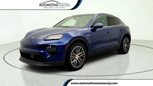 2025 Porsche Macan Electric 4S AWD w/ Premium Pkg & Sport Chrono Pkg