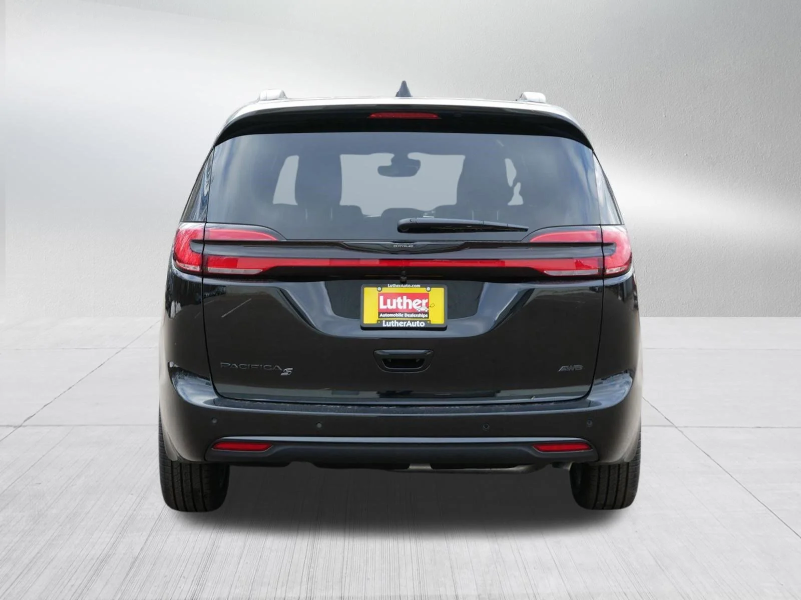 New 2026 Diamond Black Crystal Pearl-Coat Exterior Paint Chrysler Select image 6