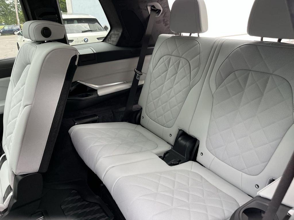 Used 2026 Gray Metallic BMW xDrive40i image 24