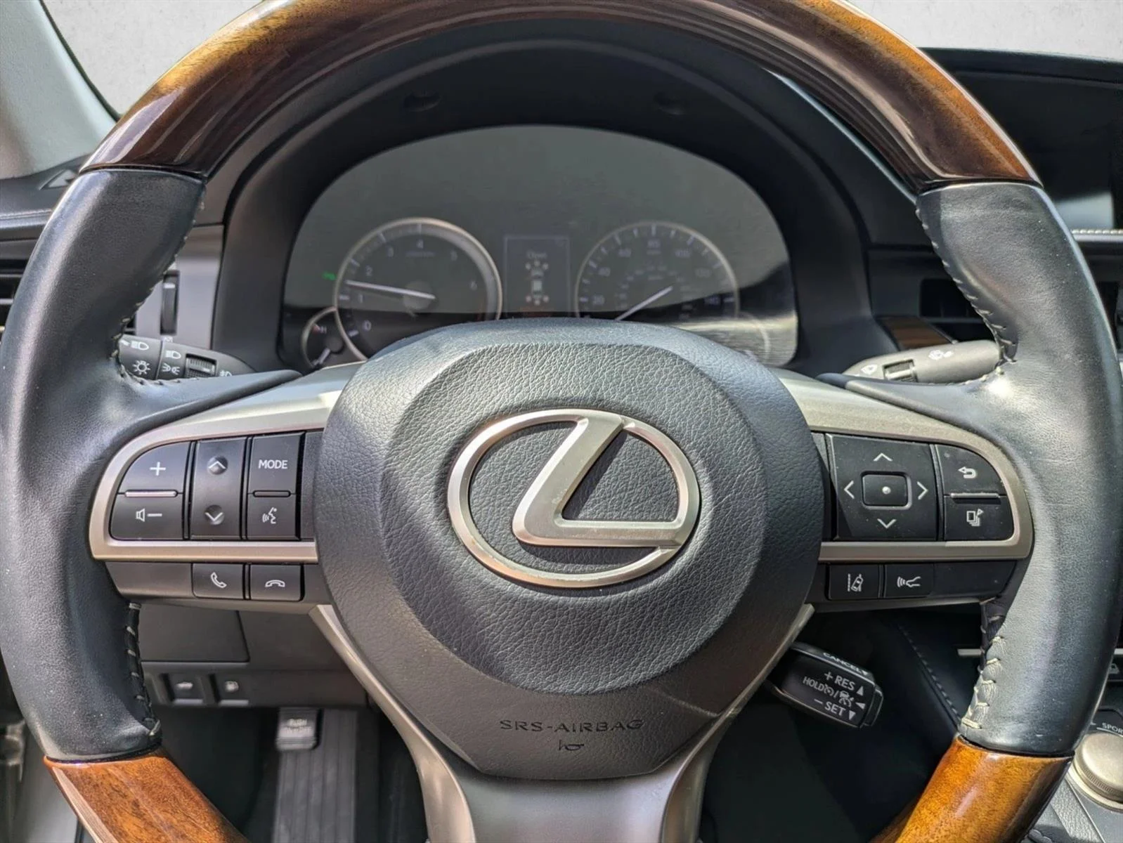 Used 2016 Atomic Silver Lexus  image 12