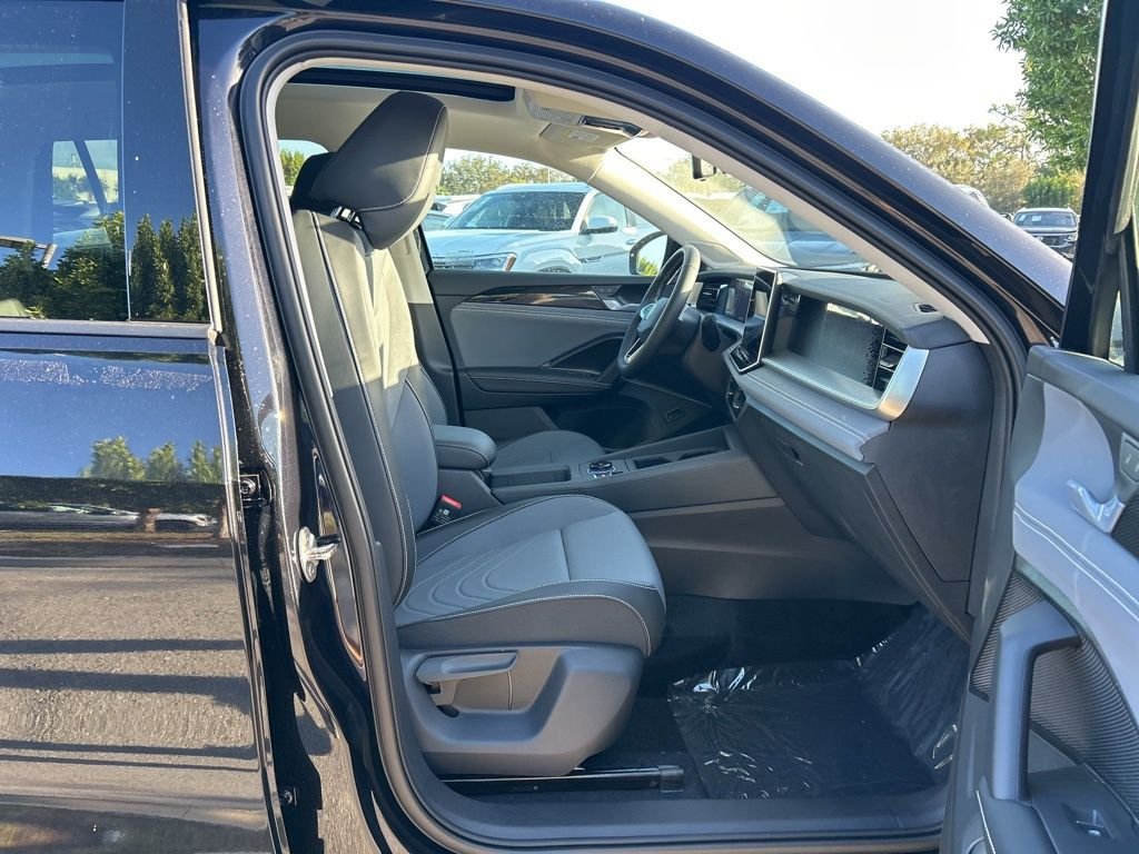 New 2026 Black Volkswagen 2.0T SE image 41