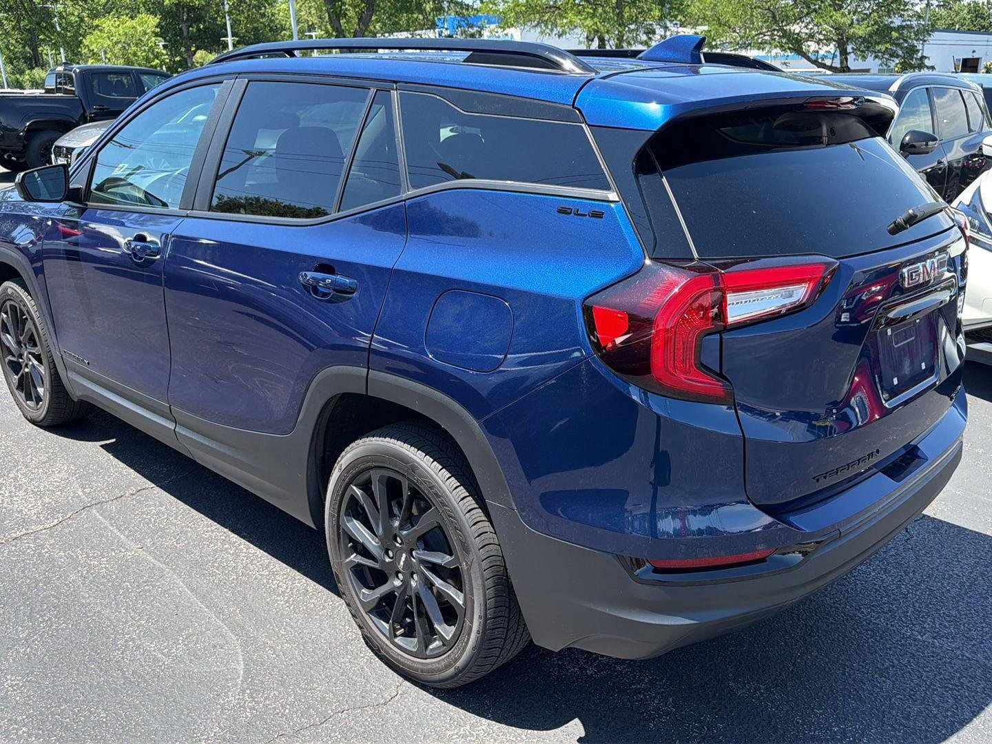 Used 2023 Marine Metallic GMC SLE image 4