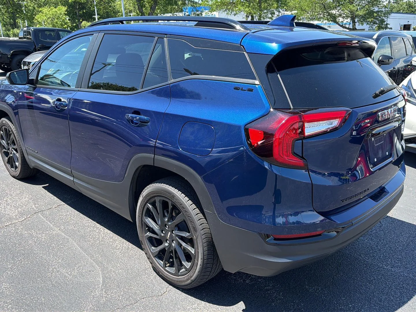 Used 2023 Marine Metallic GMC SLE image 4