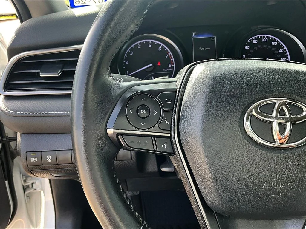 Used 2022 White Toyota SE Nightshade image 13
