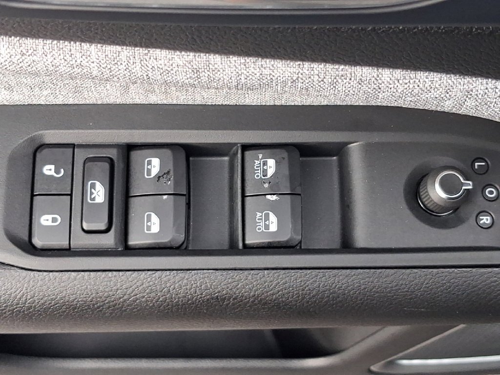 New 2026 Black Jeep Latitude image 17