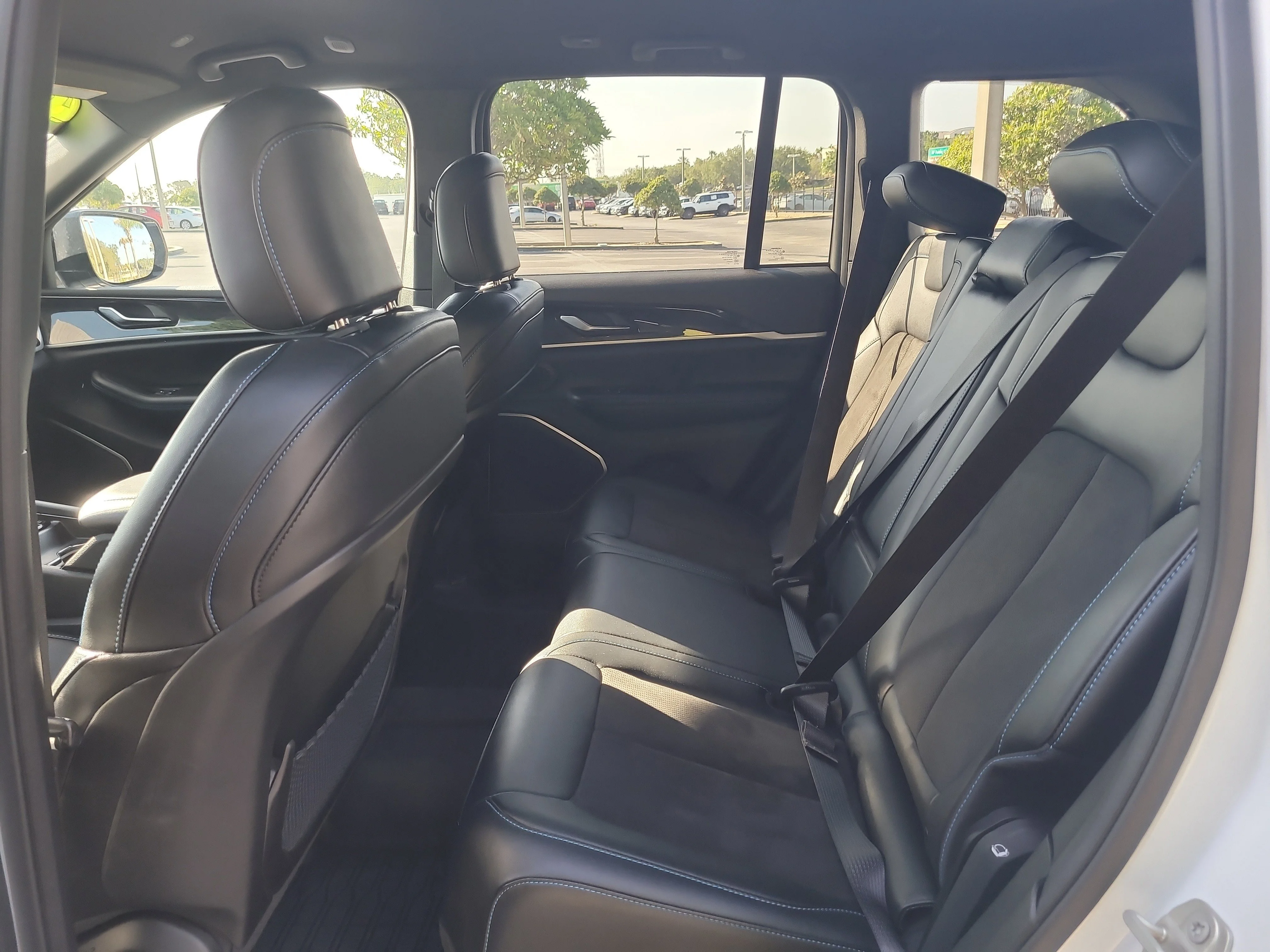 Used 2024 Bright White Clearcoat Jeep Trailhawk image 14