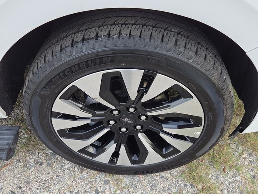 Used 2026 Oxford White Ford Platinum image 19