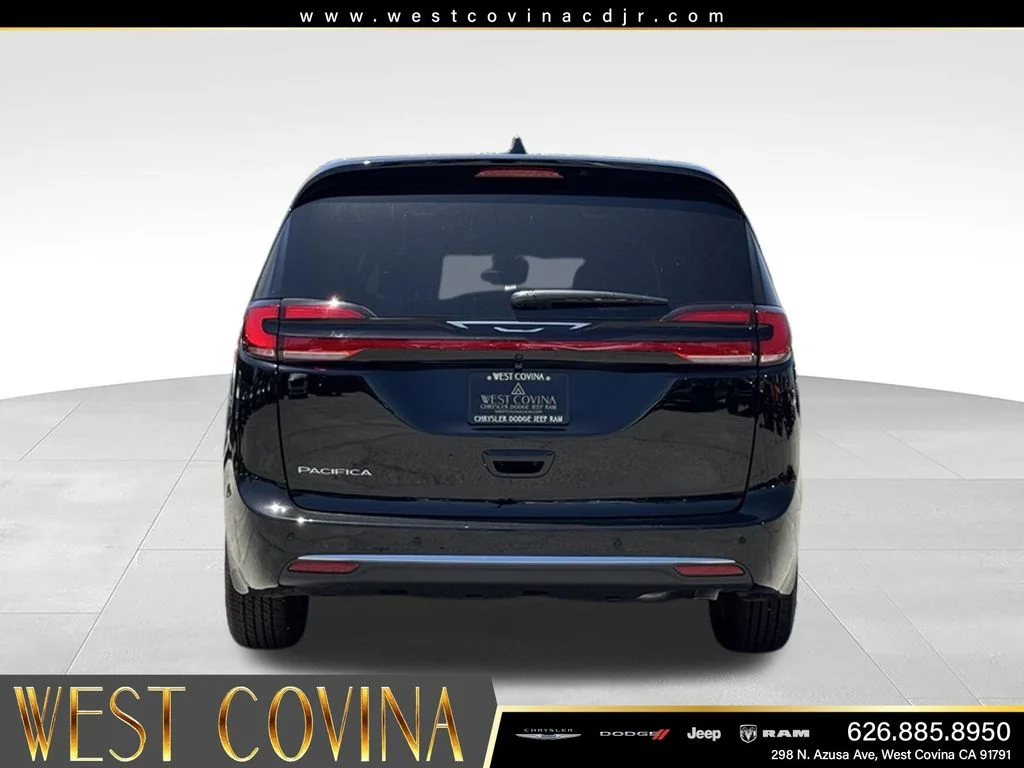 New 2027 Diamond Black Crystal Pearl-Coat Exterior Paint Chrysler Select image 9