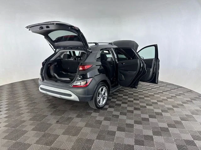 Used 2022 Black Hyundai SEL image 23