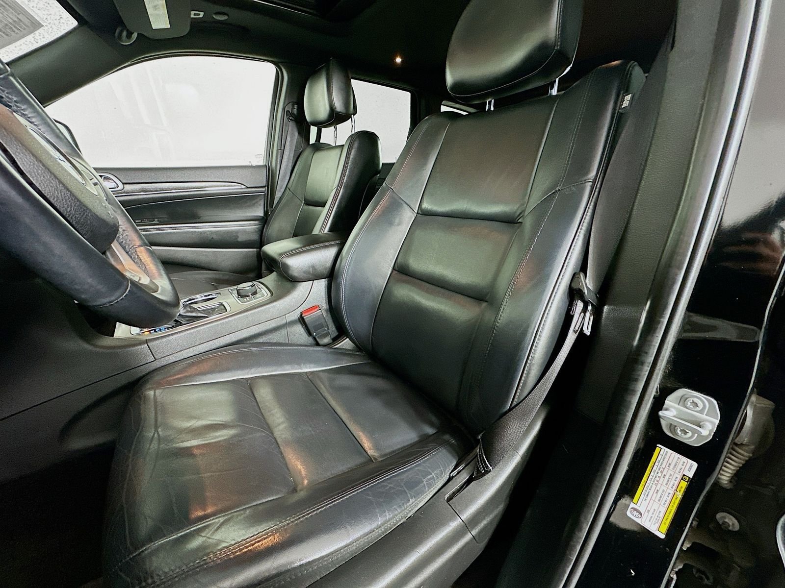 Used 2018 Diamond Black Jeep Limited image 20