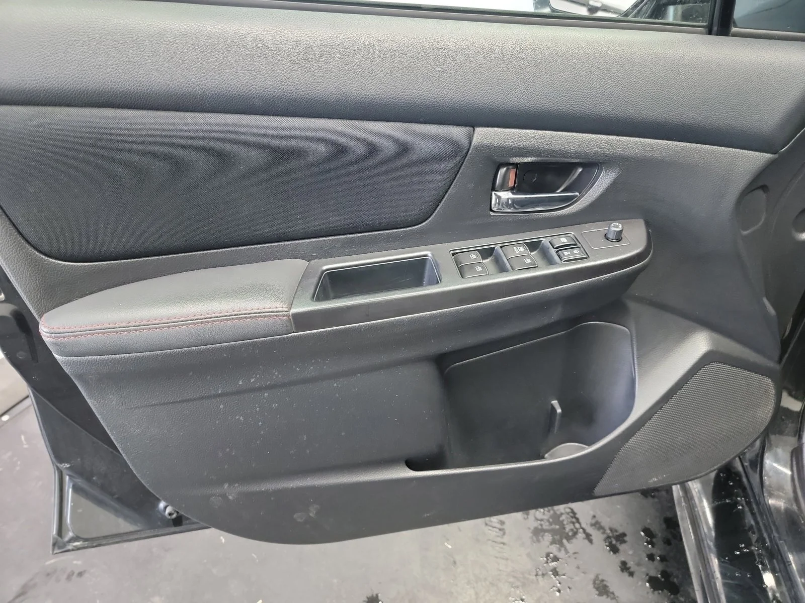 Used 2016 Crystal Black Silica Subaru Base image 12