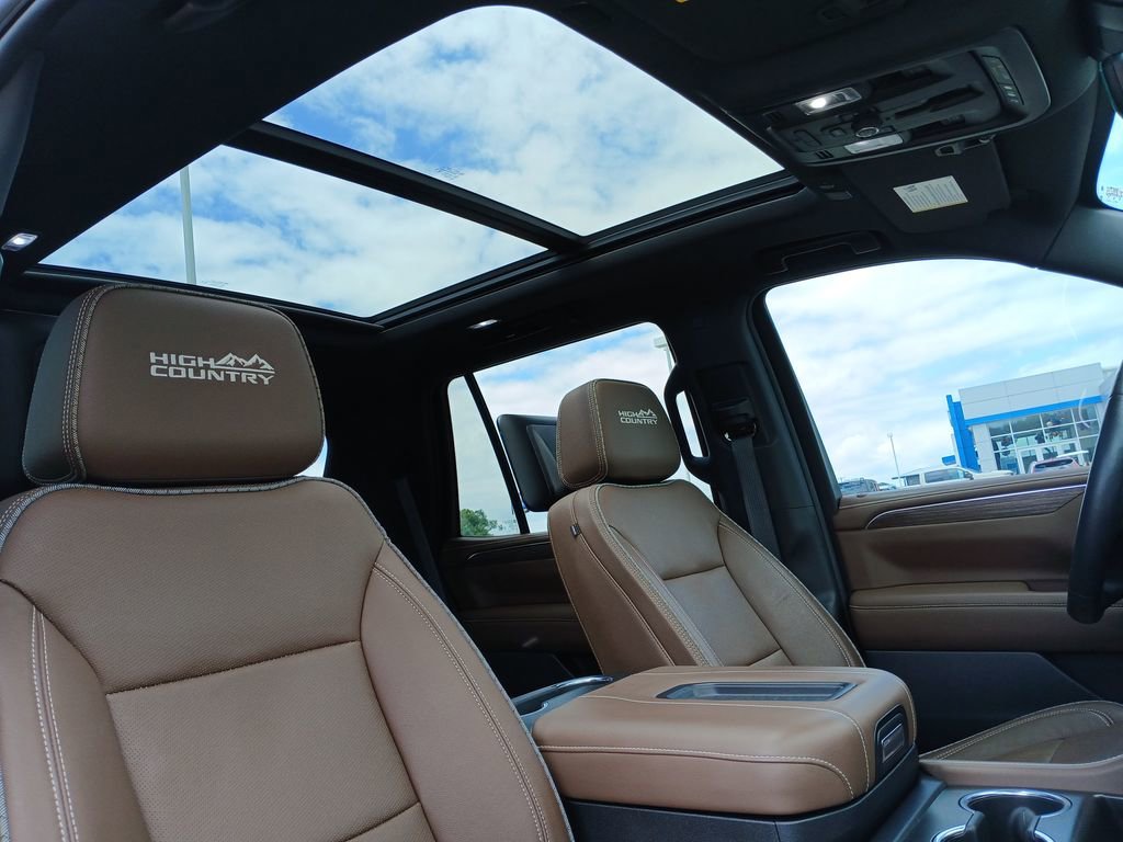 Used 2023 Iridescent Pearl Tricoat Chevrolet High Country image 19