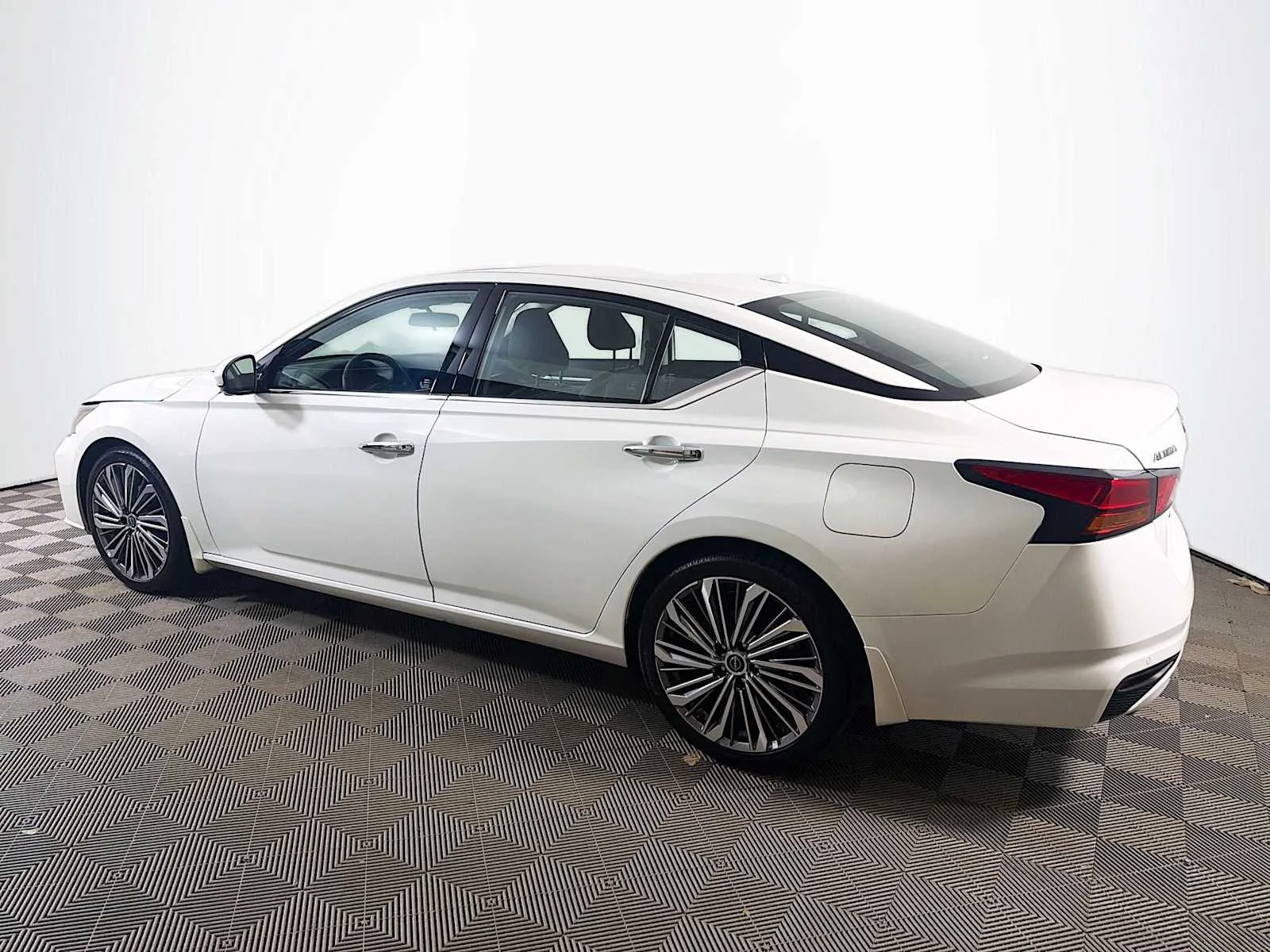 Certified Used 2025 Pearl White Tricoat Nissan SL image 6