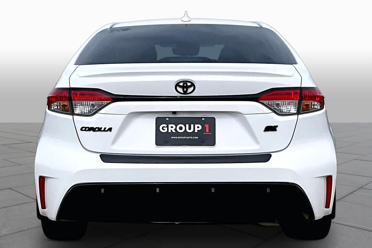 Used 2023 Ice Cap Toyota SE image 5
