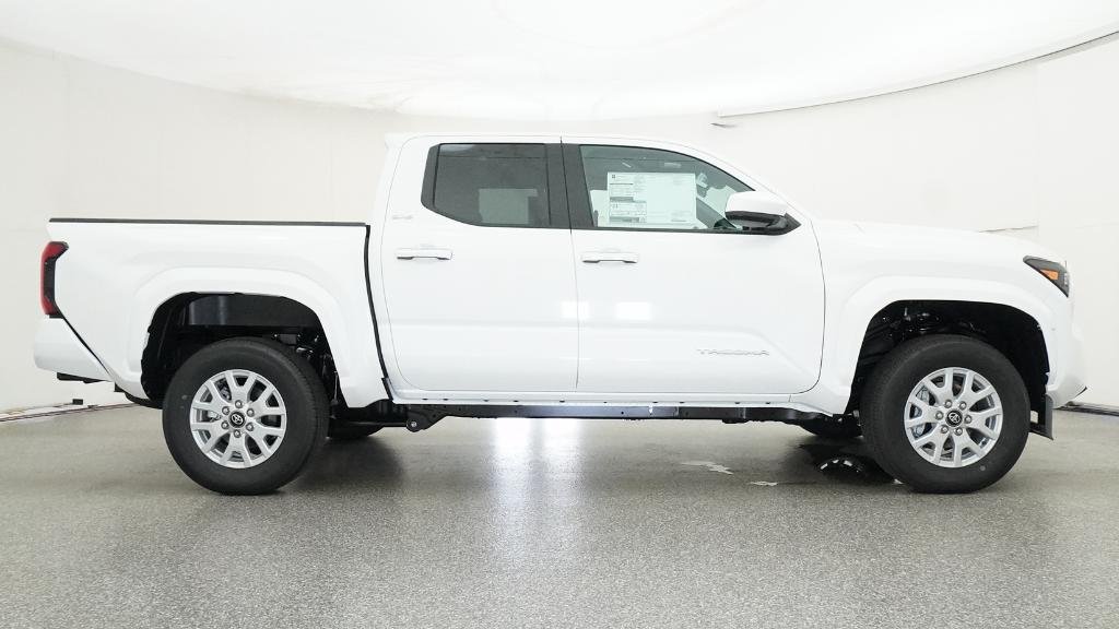 New 2026 White Toyota SR5 image 7