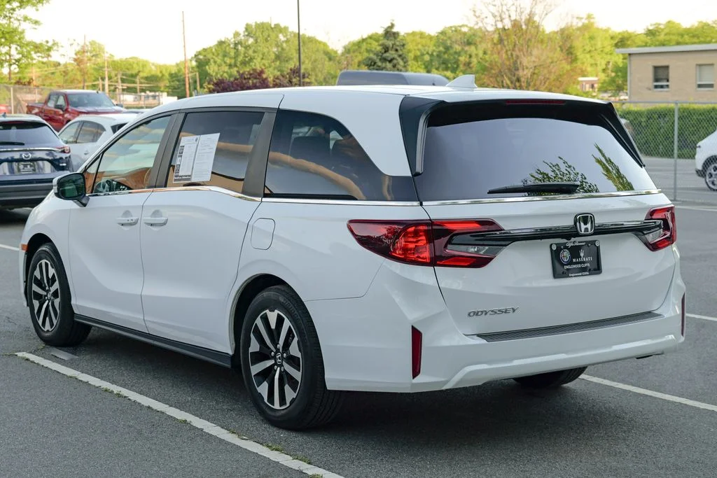Used 2025 White Honda EX-L image 5
