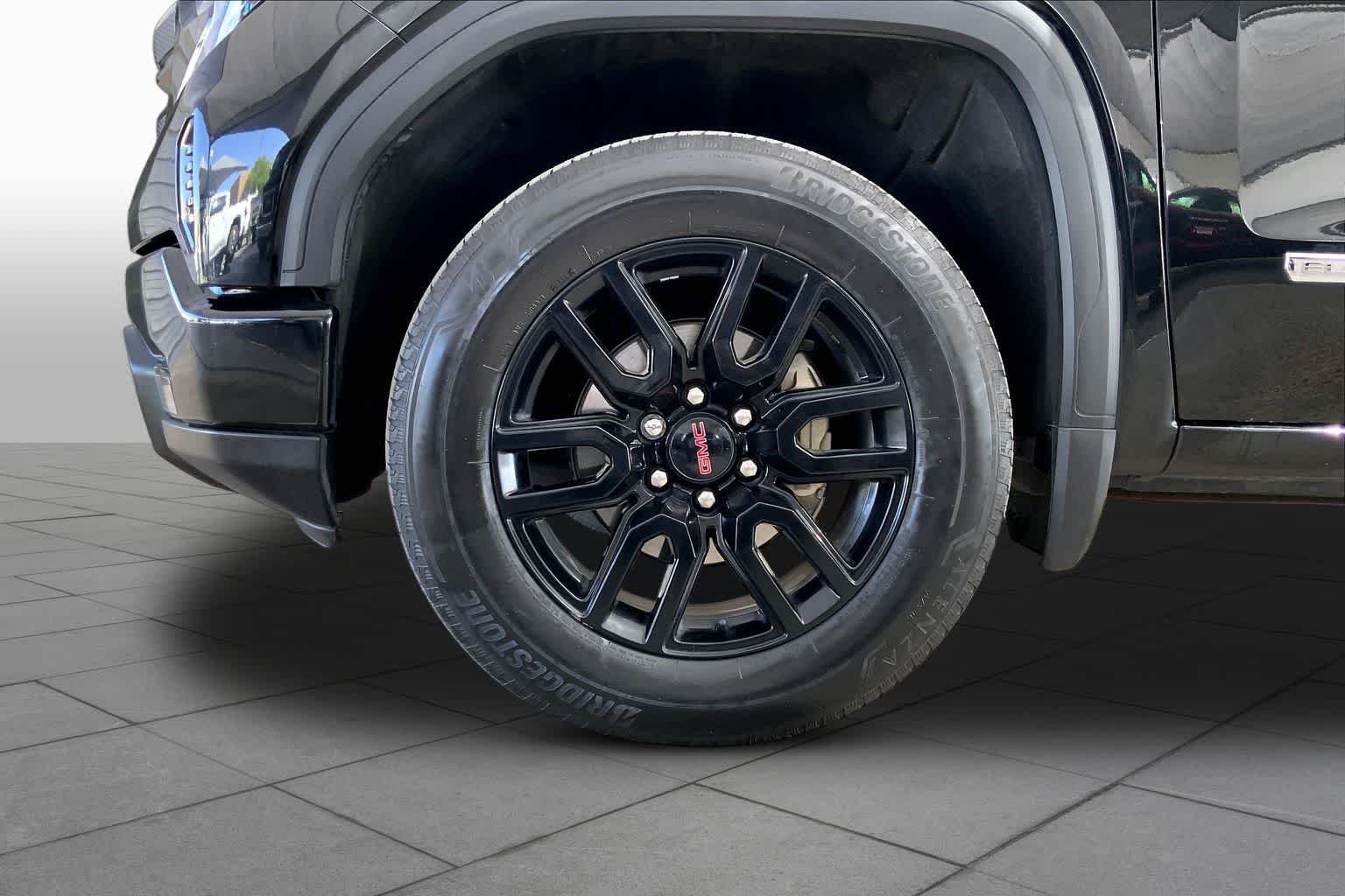Used 2024 Onyx Black GMC Elevation image 11