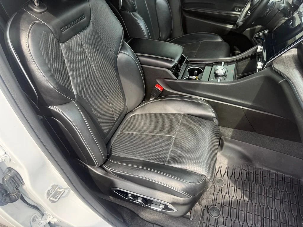 Used 2021 White/off-white Jeep Overland image 62